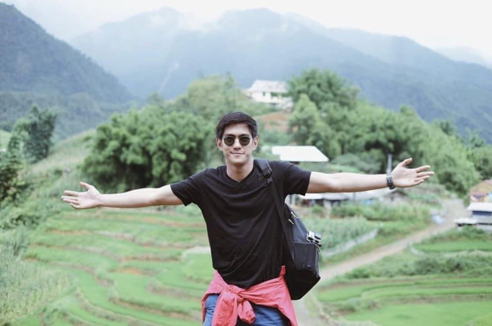 Áo cộc, quần bò cùng một chiếc áo khoác mỏng luôn là lựa chọn phù hợp cho phái mạnh khi đi du lịch Sapa vào mùa hè (Nguồn: Internet)